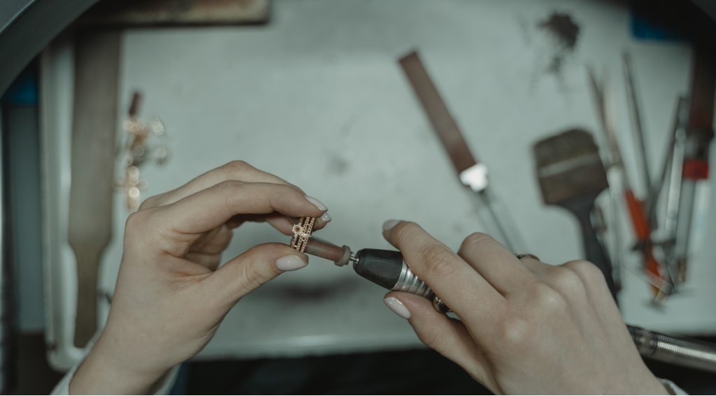 How to Find the Perfect Fit for Your Finger in the UK