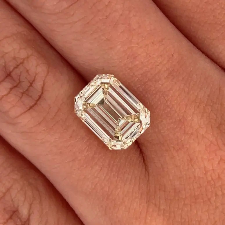 5.01 Carat Natural Emerald Diamond